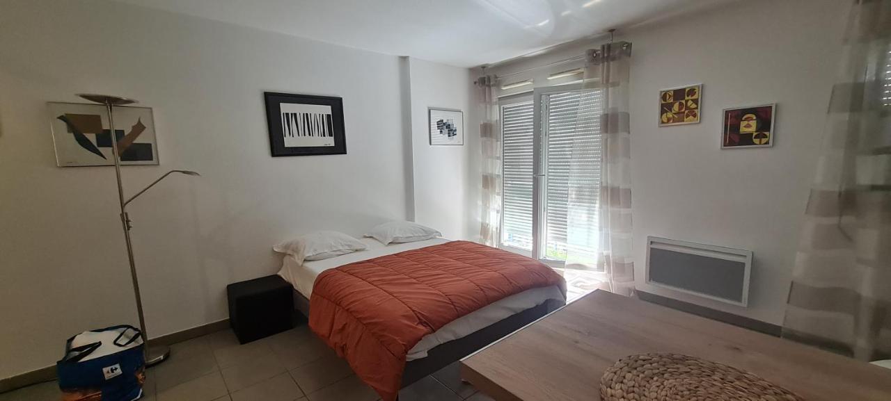Appartement Beau studio tout confort au calme avec parking . à Villeurbanne Extérieur photo